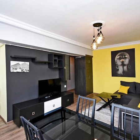 Positive Apartment In Center Of Yerevan City Kültér fotó