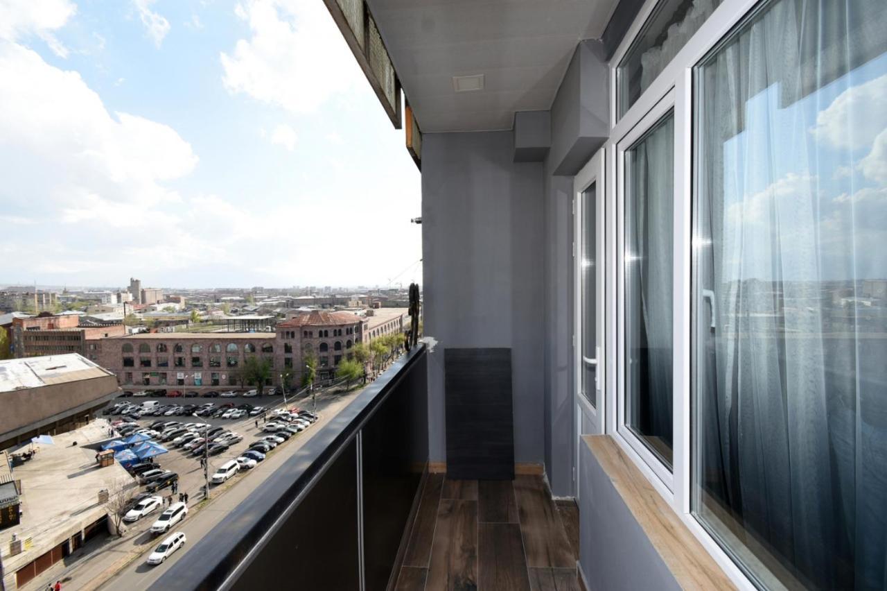 Positive Apartment In Center Of Yerevan City Kültér fotó